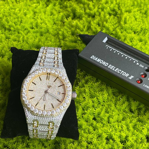 Reloj de Lujo con Caja de Aleación Bicolor, Totalmente Adornado con Cristales de Moissanita y Zafiro, Movimiento de Cuarzo, Resistente al Agua 10 Bar, Estilo Hip-Hop - Product Image 6