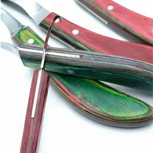 Couteau à sabots en acier Damas de qualité supérieure IRON, outil de fermeur pour le taillage des sabots, lame artisanale, outils vétérinaires, marque privée OEM - Product Image 3