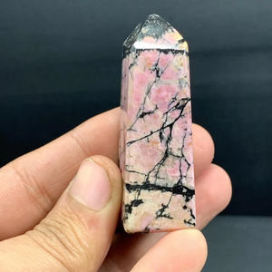 หินโรโดไนต์ปากีสถานทรงหอคอยขนาดใหญ่ ขัดเงาด้วยมือจากหินธรรมชาติ สำหรับตกแต่งบ้านและงานบำบัดพลังงาน - Product Image 1