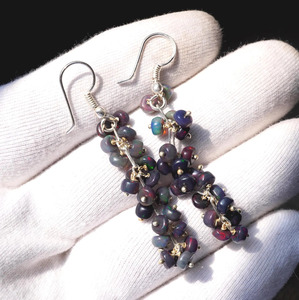 Boucles d'oreilles pendantes HAYAAT GEMS en opale éthiopienne noire, argent 925 et plaqué or, perles cabochon multicolores, bijoux ethniques de mariage - Product Image 1