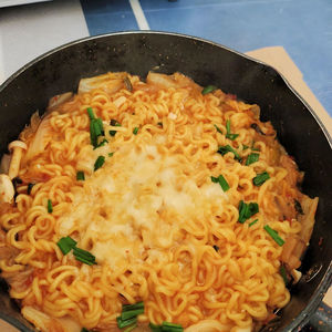 Fideos Instantáneos Coreanos Nongshim Shin Ramyun al por Mayor, Nongshim Shin Ramyun Sabor Pollo Picante 120g X 20 Bolsas/Caja - Product Image 6