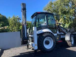 Chargeuse-pelleteuse Hidromek abordable : Équipement de construction de qualité pour les travaux d'excavation, de chargement, de voirie et de projets utilitaires - Product Image 1
