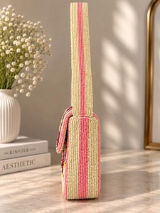 Sac à bandoulière rectangulaire fait main en perles, motif fraise rose, broderie au point de croix - Product Image 6
