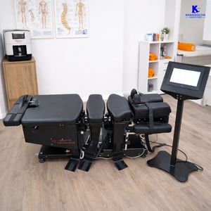 Cama Quiropráctica Automática K-Star KSDB con Descompresión Espinal y 4 Mesas Desplegables para Ajuste Quiropráctico y Terapia de Columna - Product Image 1