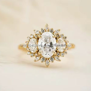 Anillo de Compromiso de Lujo con Diamante Cultivado en Laboratorio de Corte Ovalado, Anillo de Novia Vintage con Racimo de Oro Amarillo, Joyería Fina, Regalo para Mujer - Product Image 1