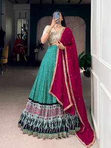 Lehenga Choli Tradicional de Seda con Bordado y Estampado Bandhej y Ajarakh en Tela 100% Rayón, el Más Vendido, para Mujeres o Niñas - Product Image 2