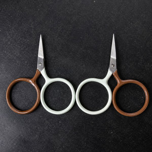 Tijeras de Bordado Profesionales de Acero Inoxidable, Tijeras de Costura de Precisión con Mango de Doble Color, Fabricante de Marca Privada OEM - Product Image 1