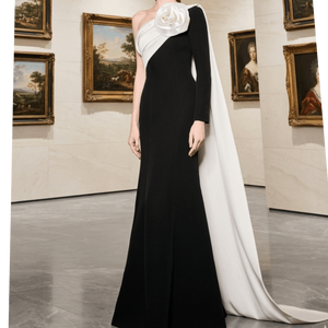 Vestido Arquitectónico Rosa Monocromático: Este llamativo vestido largo hasta el suelo con diseño vanguardista y minimalismo moderno. - Product Image 4