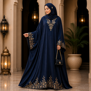 Broderie florale délicate en or sur le col, les manches et la basse de la robe. Hijab élégant assorti inclus avec une broche discrète. Modeste. - Product Image 5