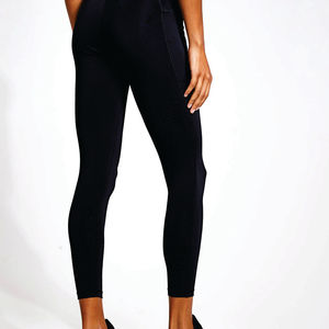 Legging sport noir tricoté pour femme, longueur cheville, taille haute élastique, respirant, coupe ajustée, logo sur la jambe droite, collection printemps - Product Image 2