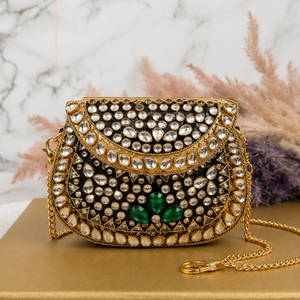 กระเป๋าคลัทช์ปักลายเคลือบทอง AL MALIK CRAFT สีแดงประดับด้วยหิน Kundan งานเลียนแบบโบราณ ดีไซน์แบบชาติพันธุ์ ของขวัญงานแต่งงานอุตรารัฐปัญจาบ - Product Image 4