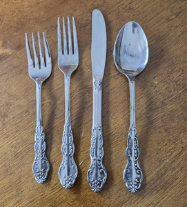 Ensemble de couverts gaufrés au design vintage moderne, vaisselle jetable de haute qualité au fini impeccable pour la maison et la cuisine - Product Image 6