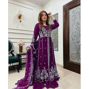 Vestido de Noche de Diseñador para Fiesta con Elegante Bordado Zari - Product Image 5