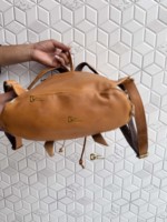 Tas Ransel Kulit Asli Bergaya Multi-Saku dengan Kancing Penutup, Tas Sekolah Unisex Desain Baru Gaya Modis Grosir