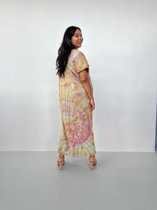 Robe caftan en jersey de coton tie-dye Alisa, style marocain, vêtements de détente pour femmes, robe t-shirt à col en V avec poches - Product Image 3