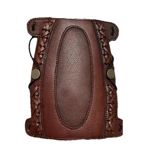 Protège-bras traditionnel pour le tir à l'arc et la chasse, en cuir de vache véritable, réglable, ambidextre, protection du bras et du poignet - Product Image 1