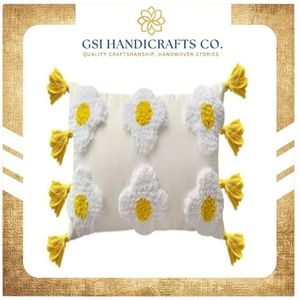 Housse de coussin carrée en coton brodé floral, style bohème avec pompons jaunes, lavable, pour vente en gros - Product Image 2