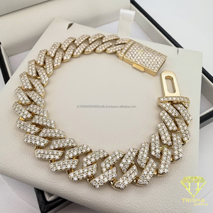 Bracelet en moissanite style chaîne cubaine glacée avec maillons larges entrelacés, finition haute brillance et fermoir rectangulaire sécurisé - Product Image 3