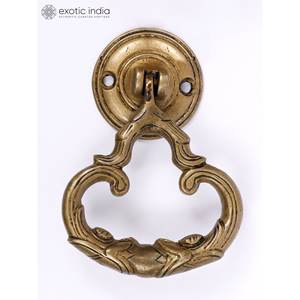 Aldaba de puerta de latón de diseñador hecho a mano de 4 pulgadas, artículo de decoración para el hogar hecho en India, Knick-Knacks, categoría de producto - Product Image 1