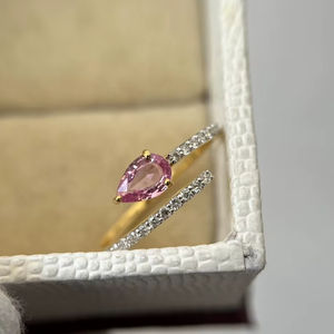 Anillo de compromiso único con dos zafiros de corte pera y ovalado, vintage, en plata de ley 925 con baño de oro de 14K. - Product Image 1