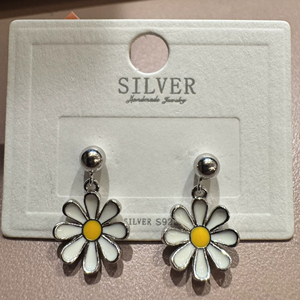 Boucles d'oreilles en argent sterling 925 émaillées florales, plaquées rhodium, minimalistes, marquées, pour usage quotidien au bureau, cadeau de mariage, design minimaliste - Product Image 1
