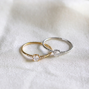 Bague de fiançailles de luxe en or 14 carats avec diamant rond pour femme - Product Image 4