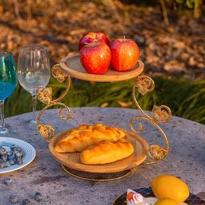 Panier à fruits et en-cas en bois et métal, alliant fraîcheur et design intemporel, un accessoire de cuisine essentiel. - Product Image 1