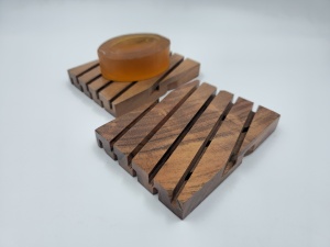 Porte-savon rectangulaire en bois d'acacia fait main |   Porte-savon écologique, durable, antidérapant et auto-drainant |   Salle de bain en bois naturel - Product Image 5
