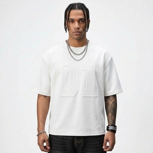 Camiseta de algodón blanca oversize de manga corta con cuello redondo y estampado en relieve para hombre, estilo casual, color liso, streetwear, ajuste regular, tejido de punto jersey. - Product Image 6