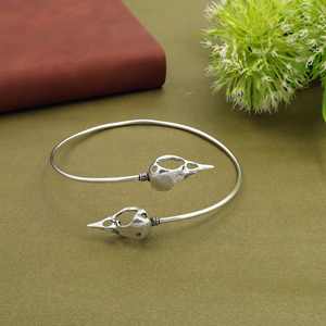 Brazalete con diseño de calavera de pájaro, brazalete para la parte superior del brazo, joyería gótica de fantasía tribal con diseño de cuervo, regalo alternativo para mujeres - Product Image 3