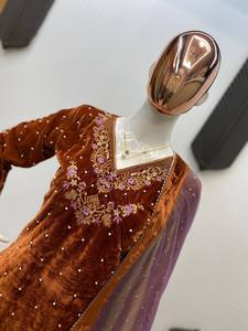 Ensemble complet brodé de sequins et perles en velours avec pantalon en velours et micro-sous-vêtements entièrement cousus, tailles M, L, XL et XXL pour femmes - Product Image 6