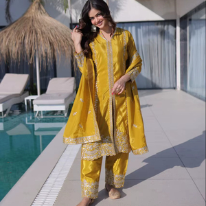 คอลเลกชันเสื้อผ้าสำเร็จรูปพรีเมียม ดีไซน์เนอร์ ชุดท็อป-บ็อททอม-ผ้าคลุมไหล่ ปี 2026 - Product Image 1