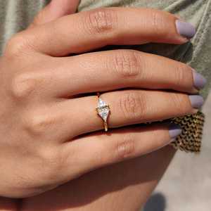 แหวนหมั้นเงินแท้ 925 ประดับโมอิสซาไนต์ทรงสามเหลี่ยมทันสมัยและทรงกลมเจียระไนแบบวินเทจ ของขวัญวันครบรอบแต่งงาน - Product Image 3