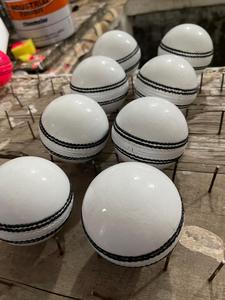 Pelota de Cricket Redonda de Cuero Australiano Sólido con Logotipo Personalizado, Equipo de Cricket, Pelota Dura, Proveedor Mayorista para Entrenamiento Profesional - Product Image 5