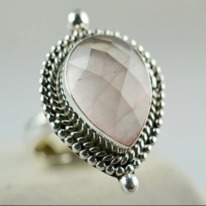 Bague en quartz rose en forme de poire, argent sterling 925, faite à la main, bijou de promesse, cadeau pour elle, sertissage clos, pierre de naissance de janvier - Product Image 1