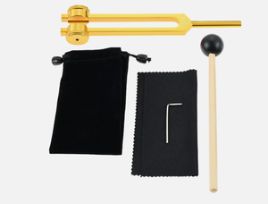 Ensemble de diapasons dorés avec marteau et chiffon de nettoyage pour utilisation avec des instruments de musique. - Product Image 1
