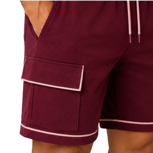 Ensemble T-shirt et short pour homme bordeaux et rose poudré, col rond, manches courtes, haut à poches, short cargo à cordon de serrage, vêtements de sport décontractés - Product Image 3