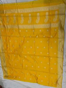 Sari Amarillo de Seda Orgánica Banarasi con Bordado Zari, Tradicional para Bodas Indias, Graduaciones, Fiestas en la Playa, Largo hasta el Suelo, para Mujer - Product Image 5