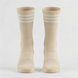 Chaussettes de football personnalisées pour jeunes, antidérapantes, respirantes, couleur personnalisable, équipement d'entraînement athlétique de performance - Product Image 1