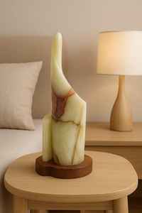 Lampe de table en onyx spirale artisanale, élégante, en pierre naturelle, éclairage de chevet pour la décoration de la maison et les intérieurs modernes - Product Image 4