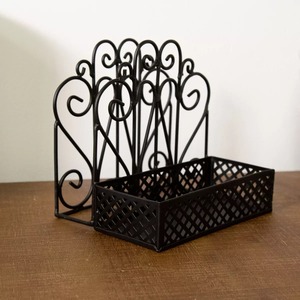 Support de porte-serviettes en métal noir avec motif en spirale et panier de rangement - Product Image 4