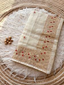 Sari en organza de soie avec broderie florale dorée et motifs ajourés, bordure élégante – Idéal pour les fêtes et les mariages - Product Image 1