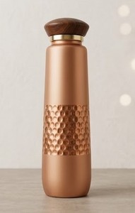 ขวดน้ำทองแดงลายตอก ฝาไม้ - Product Image 2