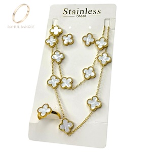 ชุดเครื่องประดับโคลเวอร์หรูหรา ชุบทอง 18K สแตนเลสสตีลสำหรับทุกเพศ ประดับมุกเปลือกหอยรูปใบโคลเวอร์สี่แฉก ต่างหู แหวน ชุดคอมโบสำหรับงานแต่งงาน - Product Image 3