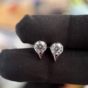 Pendientes de Diamantes Redondos de 1.50 ct Cada Uno, 2 Piezas, Certificados por IGI, Oro Blanco de 14K, Joyería Fina - Product Image 4