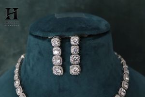 Collier ras du cou personnalisé en or blanc 18 carats avec diamant rond, diamant de laboratoire VVS taille coussin, halo, collier statement Riviera, bijoux de mariage - Product Image 3