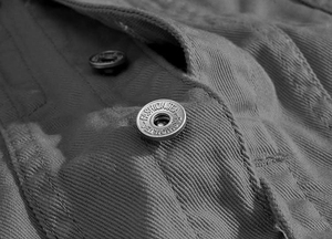 Veste en jean noire pour homme, col rabattu, décontractée, en coton délavé, coupe classique, effet usé et déchiré, style automne - Product Image 3