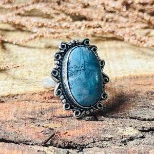 Anillo llamativo de labradorita, estilo bohemio vintage, de latón para mujer, con diseño étnico en plata oxidada, anillo de piedra preciosa bohemia, venta al por mayor. - Product Image 1