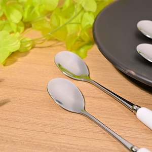 Elegante Juego de 6 Cucharas para Postre con Mango de Cerámica en Forma de Flor de Lavanda, Herramientas Esenciales para Disfrutar de Delicias Dulces - Product Image 4