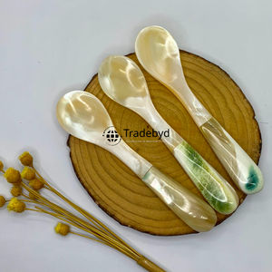 Cuillère en nacre faite à la main, accessoire élégant pour table à manger par Tradebyd - Product Image 3
